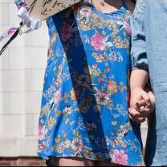 Blue/floral patterned spaghetti strap dress! - Picture 4 of 6